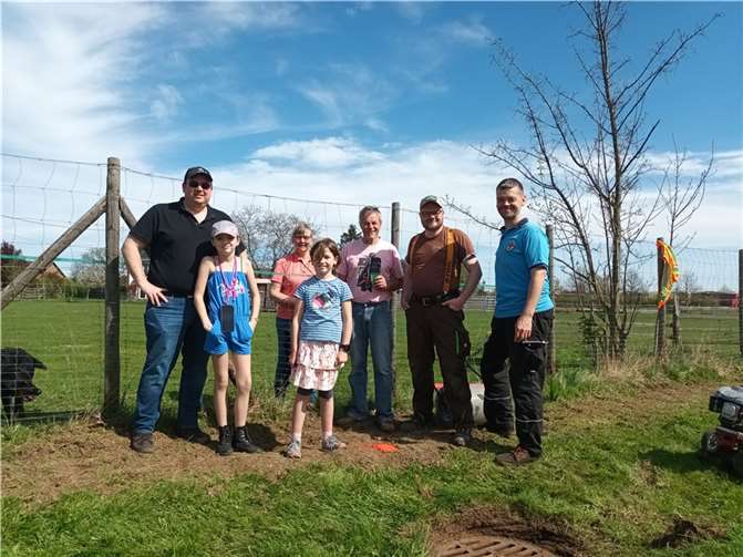 Mit rund 140 Metern Länge sollte der Blühstreifen am Ende eine stattliche Länge haben. Quelle: Lüftelberger Dorfgemeinschaft