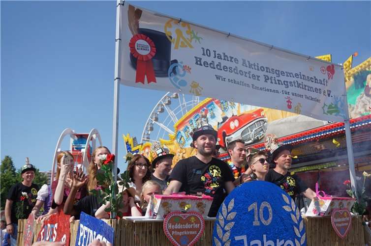 Mit rund 30 teilnehmenden Gruppen und Vereinen ist der Kirmesumzug der beste Beweis, dass sich die Bevölkerung wieder stärker mit dem traditionellen Volksfest identifiziert.