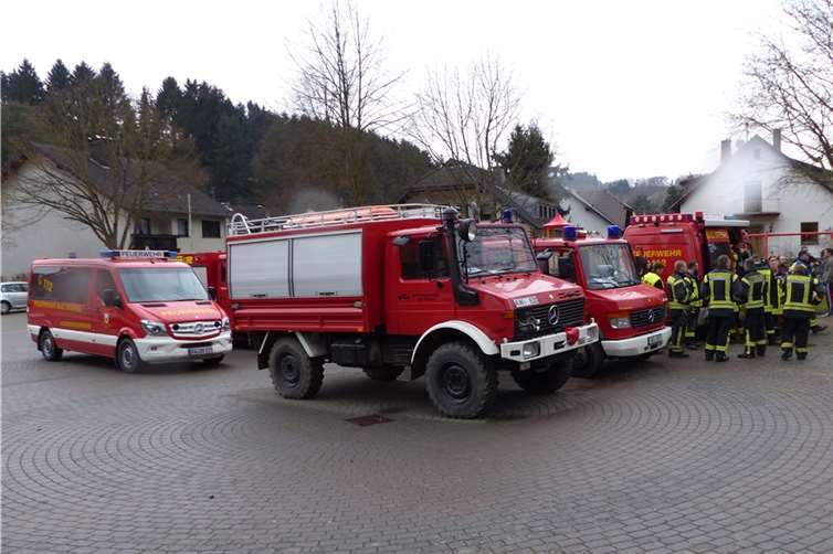 Mit rund 40 Einsatzkräften und neun Fahrzeugen war die VG-Feuerwehr im Einsatz.
