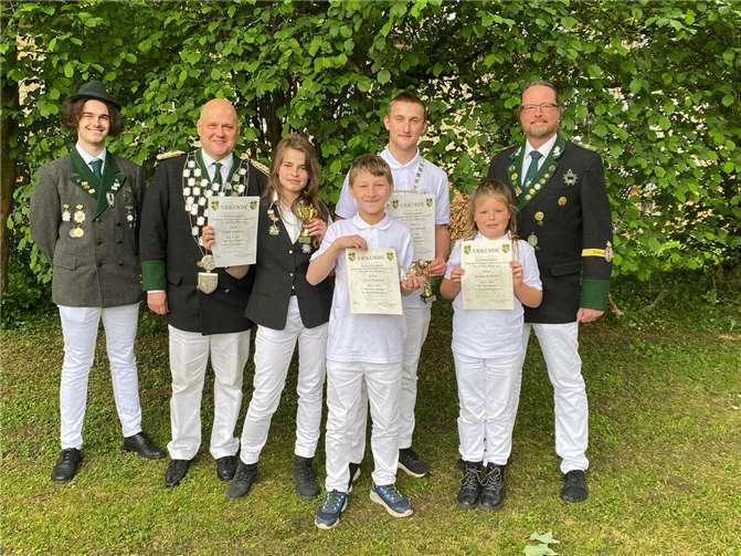 Mit sehr guten Platzierungen nahmen die Brohler Teilnehmer in den Altersklassen Bambini, Schülerklasse und Jungschützen äußerst erfolgreich an den Wettkämpfen teil. Foto: Brohler Schützen