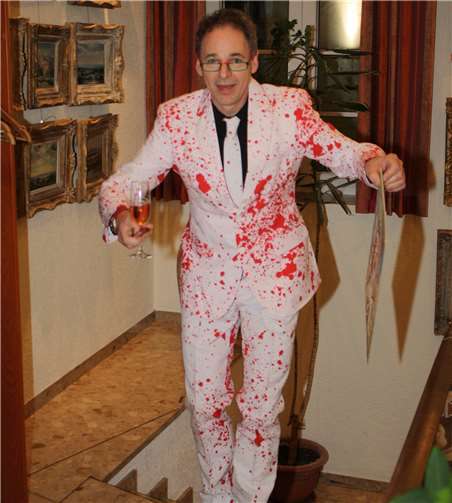 Mit seinem Auftritt im ungewöhnlichen Maleranzuggelang Geschäftsführer Herbert Budweg ein schöner Gag.