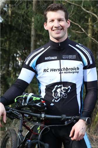 Mit seinem Ehrgeiz wird Julian es schaffen, sich seine Träume zu erfüllen.