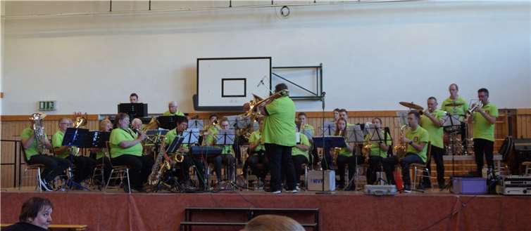 Mit seinem Platzkonzert begeisterte der Musikverein Retterath am Sonntag.