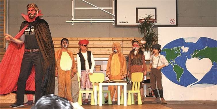 Mit seinem Versuch, die Kuscheltiere erneut gegen Felicitas einzunehmen, scheiterte der Hass. DL