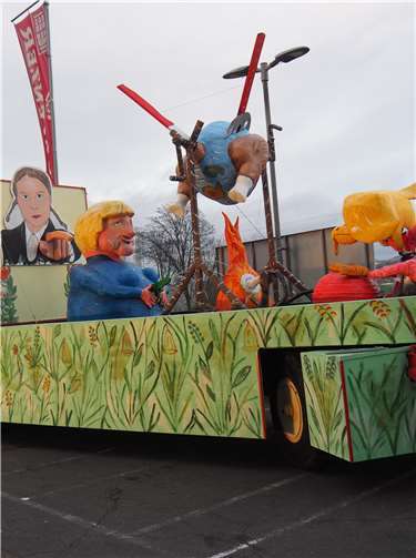 Mit seinem Wagen möchte der CCKK eine fahrende Karikatur schaffen. Foto: HH