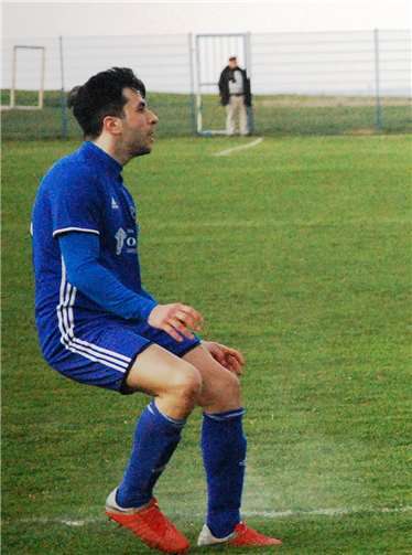 Mit seinem achten Saisontreffer leitete Moritz Pies (rechts) die Aufholjagd ein.