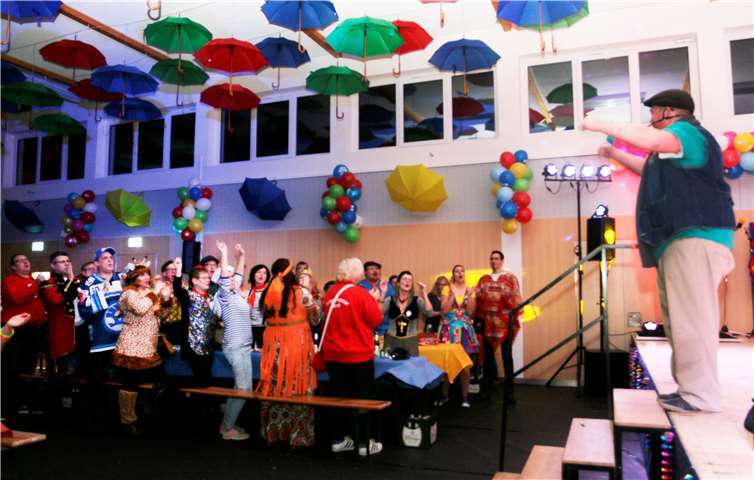 Mit seinen Liedern brachte Andi Marquadt Stimmung in den Saal.