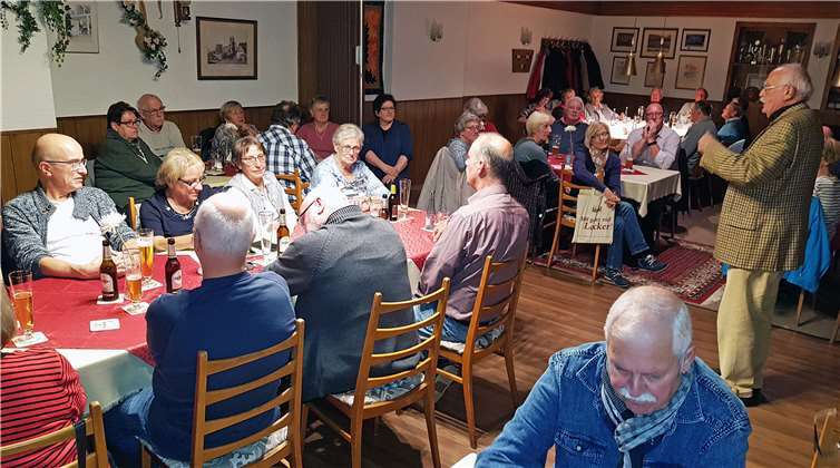 Mit seinen ausgewählten Sketchen brachte Heiner Lohner die Anwesenden zum Lachen aber auch zum Nachdenken. privat