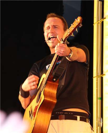 Mit seiner Art reißt Mike Müllerbauer Jung und Alt mit. Foto: privat