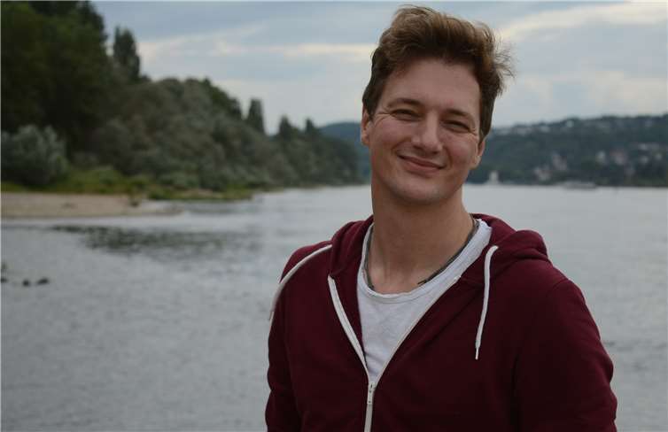 Bodenständig und heimatverbunden – Der Schauspieler Patrick Dollmann Mit seiner sympathischen, offenen Art gewinnt er nicht nur die Herzen seiner Fans, sondern auch die seiner Nachbarn im Westerwald.