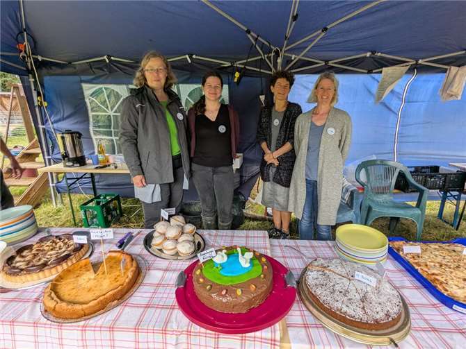 Sommerfest am Schwanenteich feiert gelungenes Comeback Mit selbst gebackenem Kuchen, Crêpes und Kaffee war auch für das leibliche Wohl bestens gesorgt.