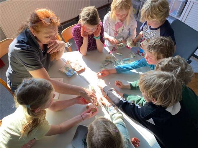 Mit selbstgebackenen Waffeln haben die Kinder von Wormersdorf Geld für die Geflüchteten gesammelt.  Foto: privat