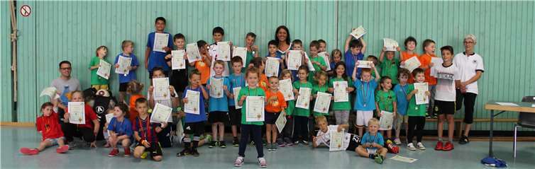 Mit selbstgestalteten Trikots und tollen Urkunden belohnt, schlossen die Kinder einen mehr als erfolgreichen Tag ab.privat