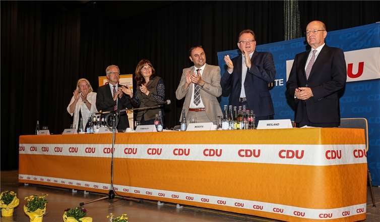 Mit stehenden Ovationen verabschiedeten die Mitglieder bei CDU-Kreisparteitag ihren Vorsitzenden Dr. Adolf Weiland. EP