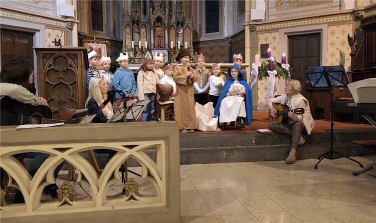 Mit stimmungsvollen Liedern wurde die adventliche Feier musikalisch untermalt.  Foto: privat