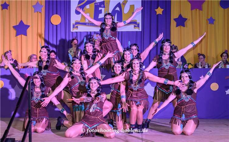 Mit toller Akrobatik wurden dieNärrinnen und Narren in der Mosellandhalle bestens unterhalten.