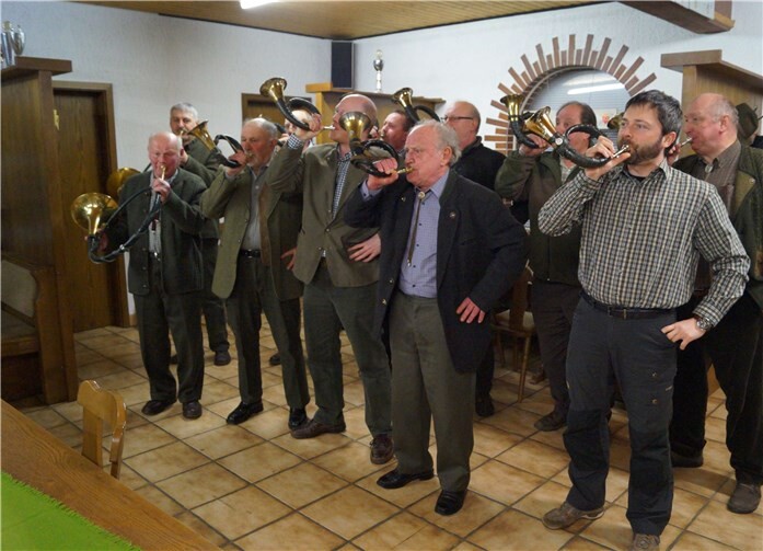 Mit traditionellen Jagdsignalen erfreuten die Bläser die Teilnehmer der Versammlung.TT