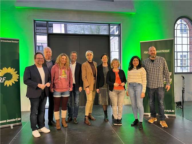 Mit u.a. Klimaministerin Katrin Eder, der Europaabgeordneten und rheinland-pfälzischen Spitzenkandidatin zur Europawahl Jutta Paulus, den Bundestagsabgeordneten Misbah Khan und Tabea Rößner sowie den Landtagsabgeordneten Carl-Bernhard von Heusinger und Fabian Ehmann war die Veranstaltung zum politischen Jahresauftakt im Landkreis prominent besucht. Foto: Grüne MYK