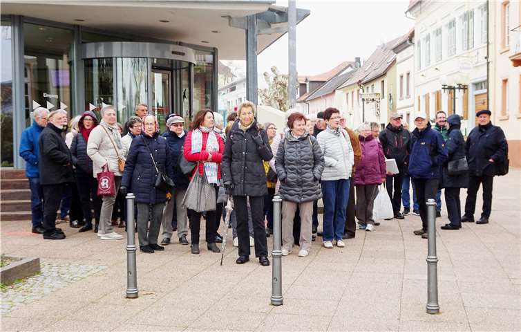 Mit über 40 Teilnehmern ging es zunächst nach Bad Dürkheim.Foto: privat