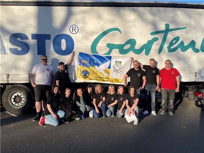 Weiterer Transport in die Ukraine Mit über 50 ehrenamtlichen Helfern des Vereines ist eine dauerhafte Sammel-und Ausgabestelle in Ebernhahn in der Rosenheckhalle eingerichtet worden. Foto: privat