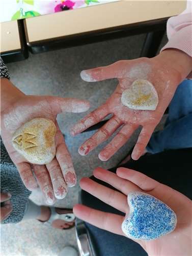Mit unterschiedlichen und kreativen Methoden haben die Kinder die Möglichkeit, sich mit ihrer Trauer auseinanderzusetzen.  Foto: Hospizverein