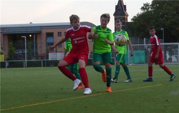 Mit vereinten Kräften hielt man dagegen.