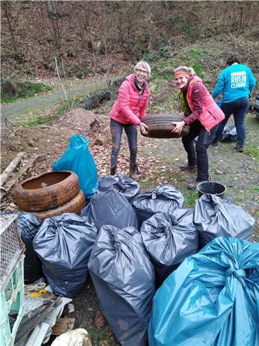 Mit vereinten Kräften wurde der Müll gesammelt.