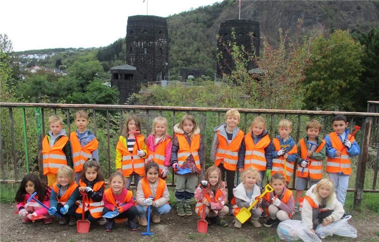 Mit viel Begeisterung und ausgerüstet mit Müllsäcken Greifern und Arbeitshandschuhen und natürlich voller Tatendrang sammelten die Kinder alles ein, was nicht in die Natur gehört.  Foto: privat