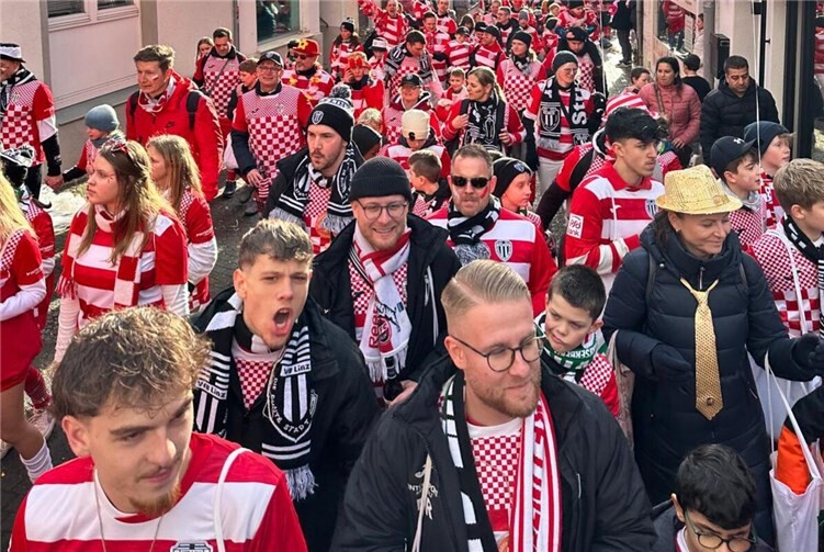 Mit viel Begeisterung und jeder Menge Teilnehmer machte der VfB Linz in diesem Jahr schon zum zweiten Mal beim Linzer Rosenmontagszug mit.