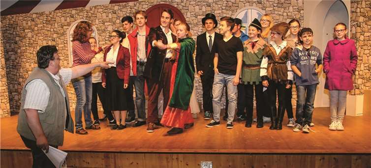 Mit viel Disziplin probt das Jugendtheater schon seit vielen Wochen. EP