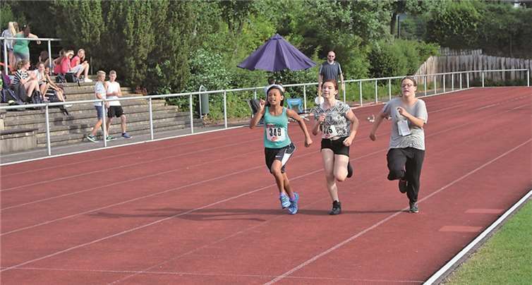 Mit viel Ehrgeiz gingen die Schülerinnen und Schüler der Realschule plus Untermosel bei den diesjährigen Bundesjugendspielen Leichtathletik zu Werke. privat