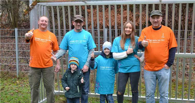 Mit viel Engagement haben freiwillige Bürger aus Kattenes ein neues Klein-Spielfeld an der Freizeitanlage „Auf der Plätsch“ angelegt.innogy