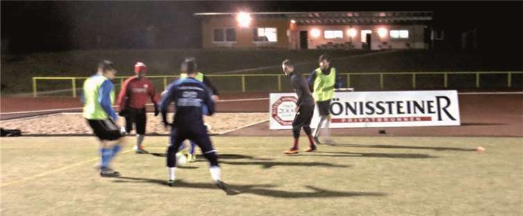 Mit viel Engagement warfen sich die Spieler der SG Bad Breisig in die ersten Trainingseinheiten, um das Ziel "Klassenerhalt" zu errreichen. privat