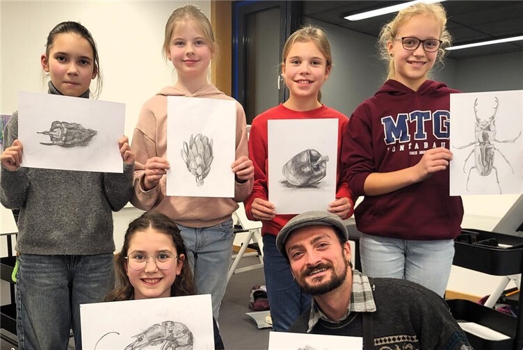 Mit viel Freude gingen die jungen Talente beim Zeichenkurs ans WerkFoto: Jugend-, Kultur- und Bürgerzentrum „Zweite Heimat“