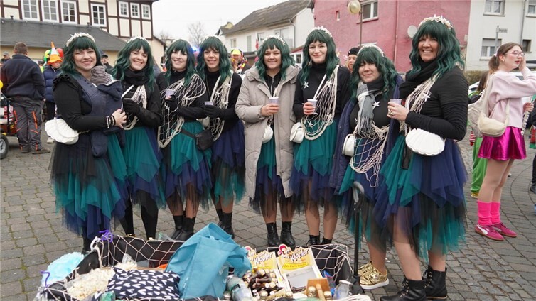 Mit viel Kreativität begisterten die Gruppen im Bollerwagenzug die Besucher mit ihren Kostümen.