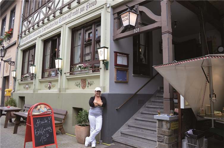 Mit viel Lebensfreude startet Miriam Pramur-Jakobi in ein fröhliches Gastwirtinnenleben. AB