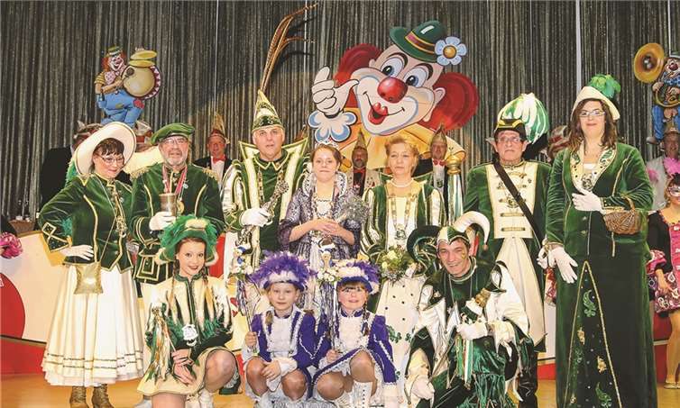 Mit viel Spaß an der Freude repräsentierte das Löfer Prinzenpaar und die Kinderprinzessin ihren Ort.EP