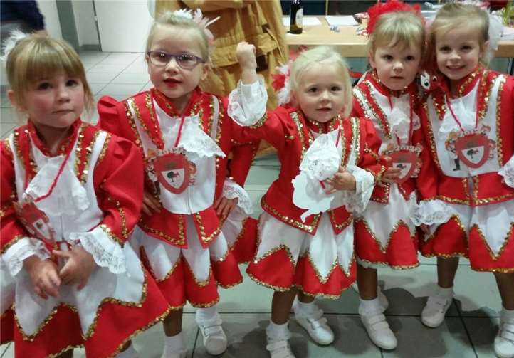 Mit viel Spaß dabei. Die Minis ab drei Jahren.  Privat