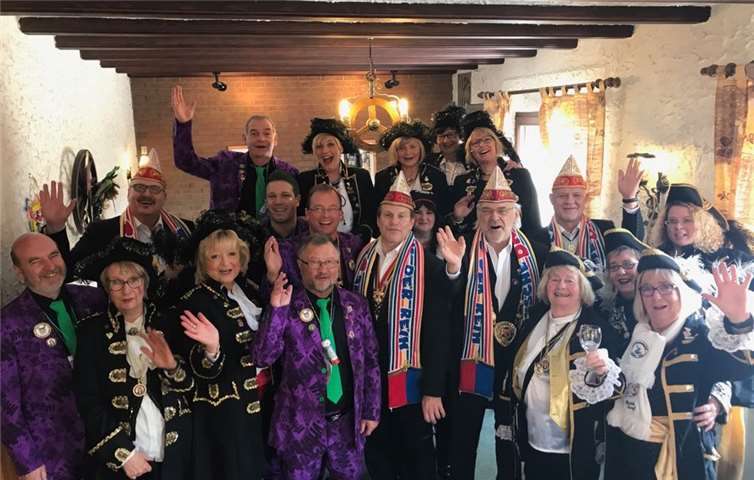 Mit viel Spaß feierte man gemeinsam an Weiberfastnacht. privat