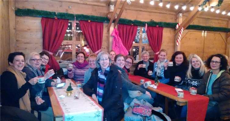 Mit viel Spaß ging bei Glühwein und Punsch für die ChoriFeen ein ereignisreiches Jahr der Neuausrichtung zu Ende.Privat