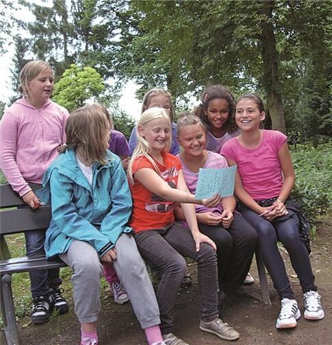 Mit viel Spaß, interessanten Gesprächen, ohne Langeweile und coolem Abendprogramm.Privat