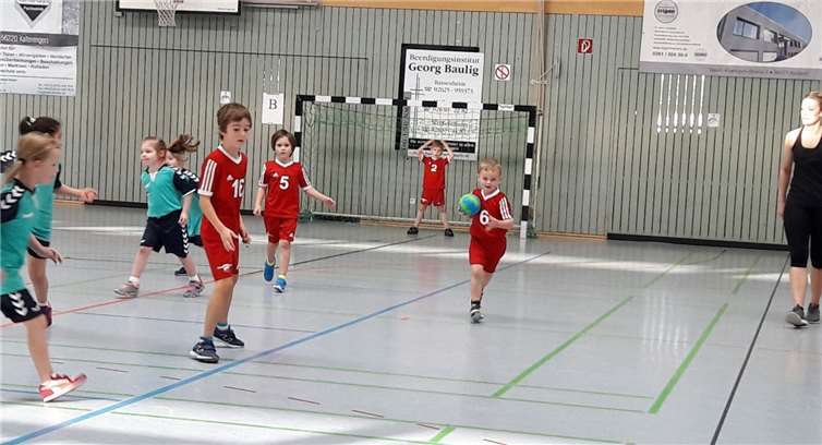 Mit viel Spaß und Freude sind die Minis bei der Sache.