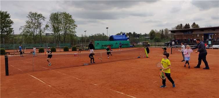 Mit viel Spaß und Interesse wurde die gelbe Filzkugel bewegt. Foto: privat