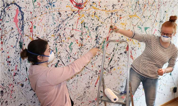 Mit viel Spaß wurde das Praktikantenbüro renoviert. Foto: privat