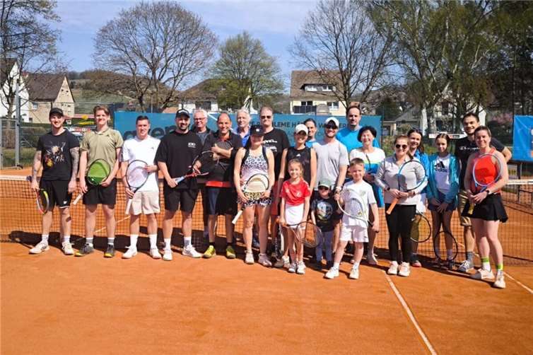 Tennis, Teamgeist und Sonnenschein Mit viel Vorfreude blickt der TC Rheinbrohl nun auf eine ereignisreiche Sommersaison. Foto: privat