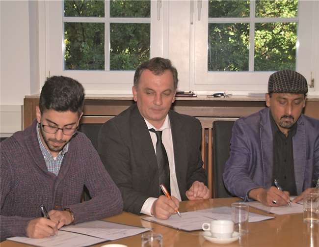 Mit viel Zuversicht ging es an die Unterzeichnung des gemeinsamen Kooperationsvertrages im Rathaus.