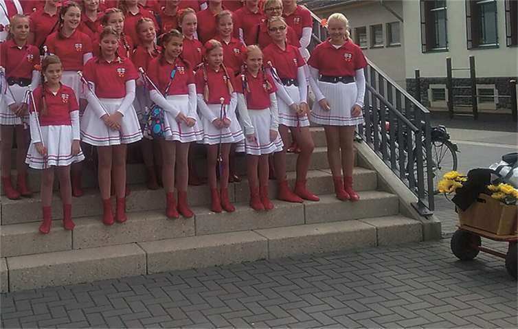 Mit viel guter Laune formierten sich die KGler für den Umzug. privat