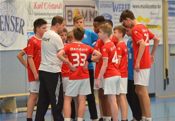 Mit vielen Fans im Rücken sicherten die Bendorfer Handballer sich wichtige Punkte. Foto: TSB