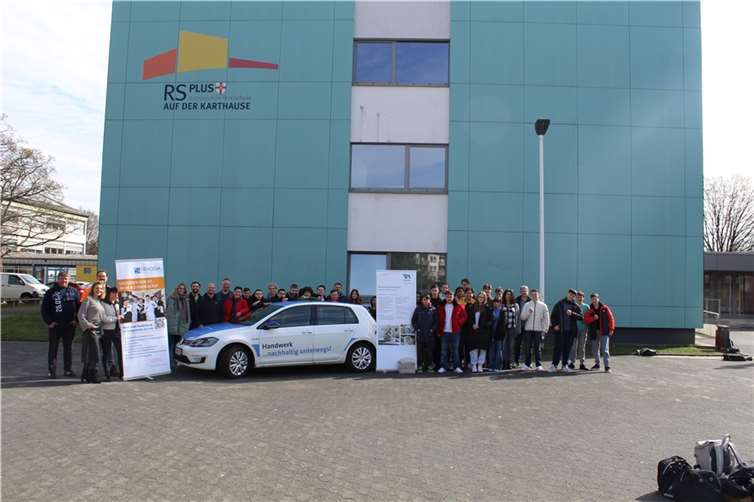 Mit vielen Informationen zur Berufsorientierung zu Gast bei der RS Plus auf der Karthause: Handwerkskammer Koblenz, die Industrie- und Handelskammer, der Deutsche Hotel- und Gaststättenverband und die Agentur für Arbeit Foto: Susanne Beyer