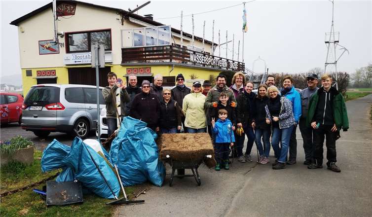 Mit vielen, fleißigen Händen war der WSV Sinzig beim Dreck-weg-Tag vertreten.Fotos: privat